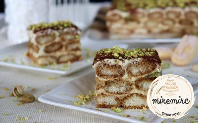 Tiramisu cu fistic si frisca